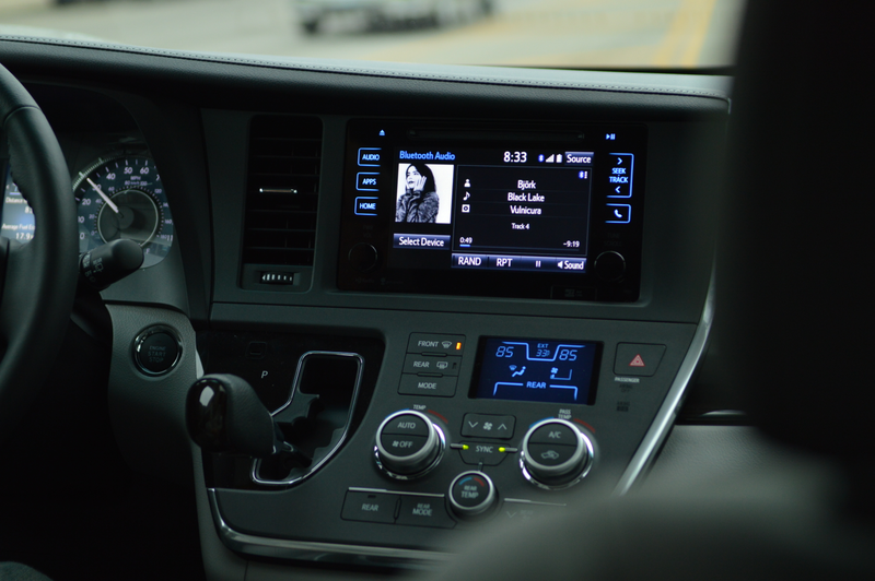Illustration for article titled Can
the 2015 Toyota Sienna XLE Function as a Poor Man's Maybach?